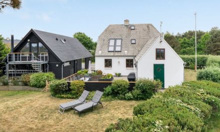 'Eivi' - 150m from the sea