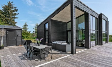 'Marielouise' - 900m from the sea