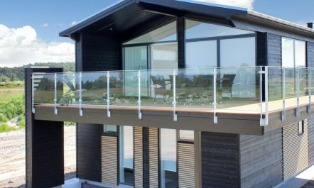 'Ugot' - 750m from the sea