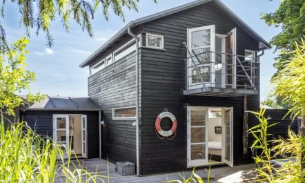 'Anouk' - 500m from the sea