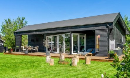 'Melina' - 900m to the fjord