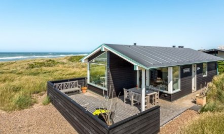 'Zina' - 50m from the sea