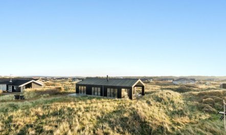 'Fannie' - 250m from the sea 2