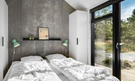 'Helga' - 900m from the sea 6