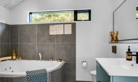 'Helga' - 900m from the sea 5