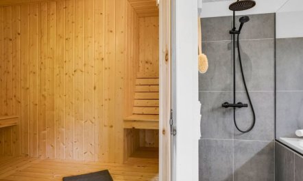 'Helga' - 900m from the sea 4