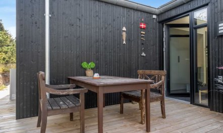 'Helga' - 900m from the sea 2