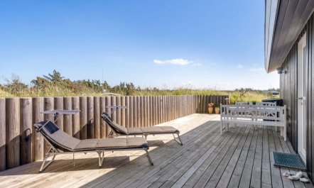 'Naema' - 400m from the sea 2