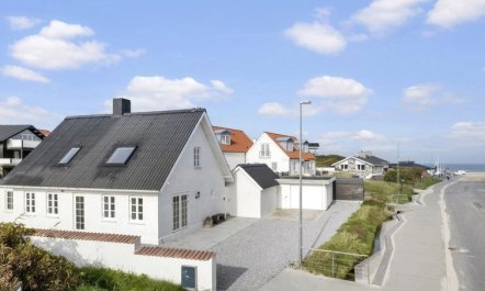 'Edin' - 100m from the sea