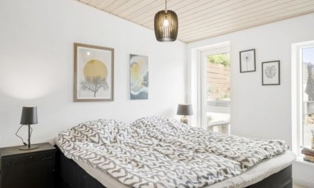 'Edin' - 100m from the sea 5