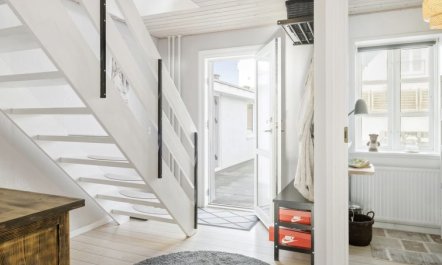 'Edin' - 100m from the sea 1