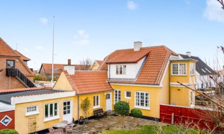 'Tryggi' - 300m from the sea