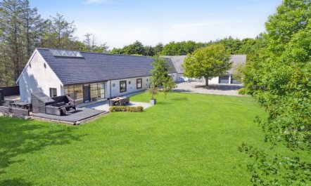 'Thilo' - 2.3km from the sea