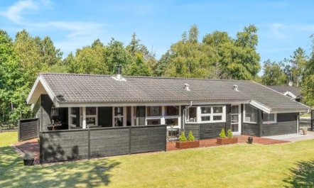 'Arny' - 1.5km from the sea