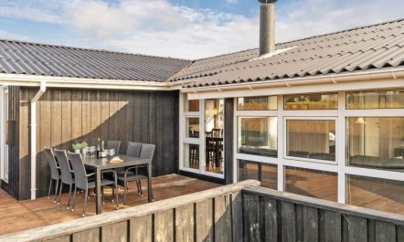 'Hroswitha' - 100m from the sea 7