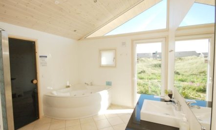 'Ung' - 150m from the sea 2