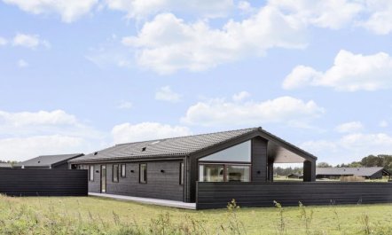 'Frithbjorn' - 900m from the sea