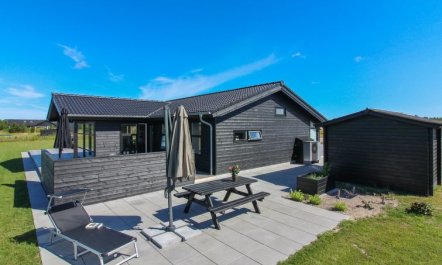 'Ariadne' - 900m from the sea 6