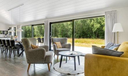 'Sighvat' - 300m from the sea 6