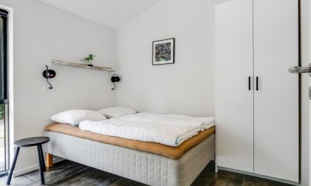 'Sighvat' - 300m from the sea 4