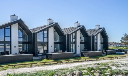 'Eleanore' - 25m from the sea 2