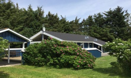 'Sari' - 600m from the sea