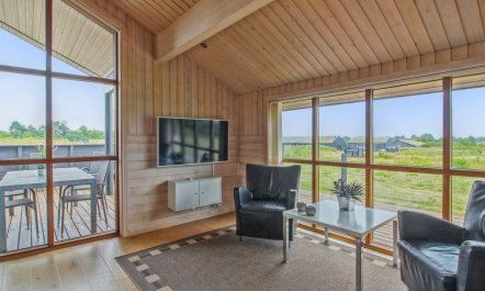 'Ran' - 1.5km from the sea 7