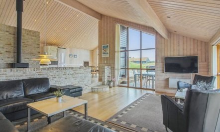 'Ran' - 1.5km from the sea 6