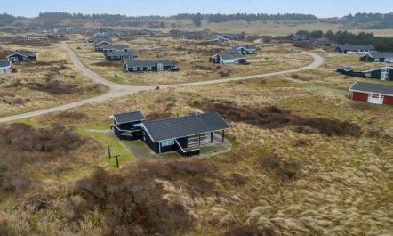 'Nuka' - 400m from the sea 2