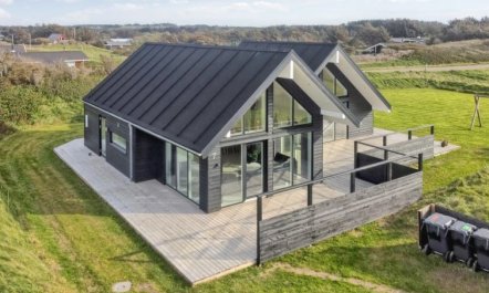 'Othinkarl' - 100m from the sea