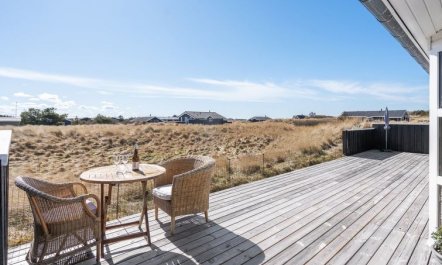 'Caro' - 807m from the sea 4