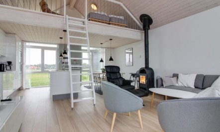 'Adna' - 700m from the sea