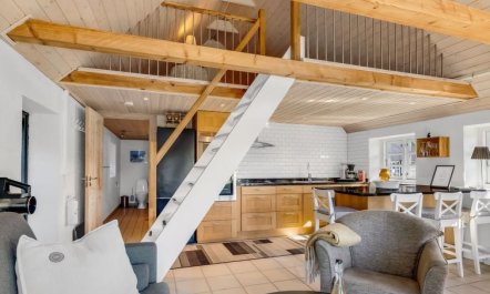 'Ronja' - 1.3km from the sea 3