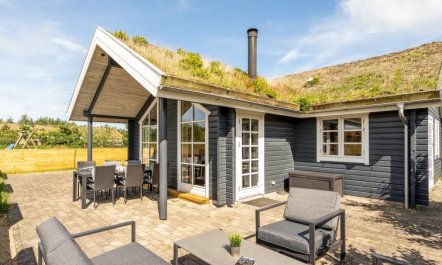 'Annemie' - 1.8km from the sea