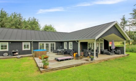 'Hela' - 1.4km from the sea