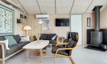 'Akka' - 2km from the sea 2