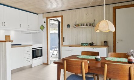 'Andy' - 600m from the sea 4