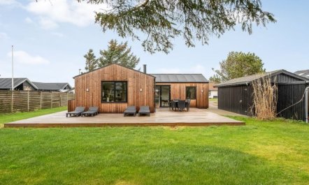 'Hellena' - 600m from the sea