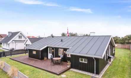 'Svante' - 600m from the sea