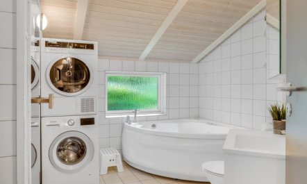 'Barnet' - 2.2km from the sea 2