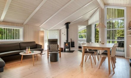 'Barnet' - 2.2km from the sea 7