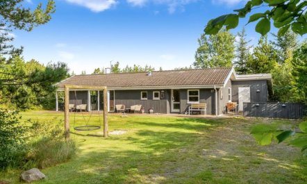 'Ane' - 800m from the sea