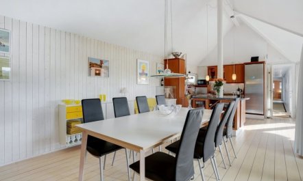 'Henric' - 100m from the sea 3