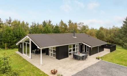 'Frida' - 700m from the sea