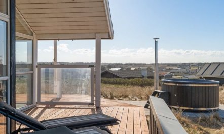 'Ulf' - 100m from the sea 4