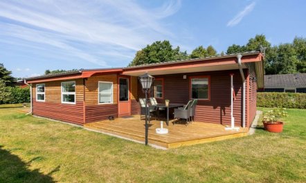 'Sveina' - 600m from the sea