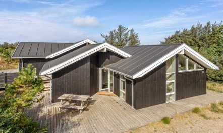 'Elna' - 400m from the sea