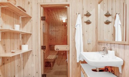 'Cate' - 900m from the sea 2