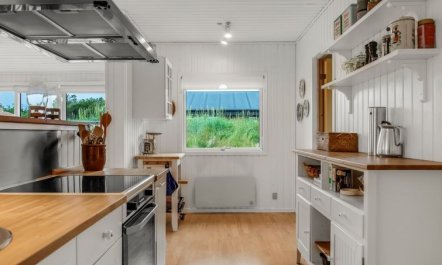 'Cate' - 900m from the sea 1