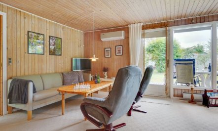 'Farthin' - 800m from the sea 2